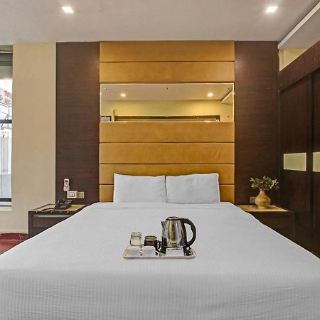 Oyo Townhouse 707 Grand Krishna Hotel Hyderabad Bagian luar foto