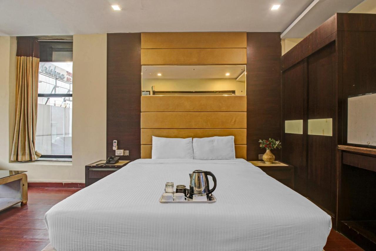 Oyo Townhouse 707 Grand Krishna Hotel Hyderabad Bagian luar foto