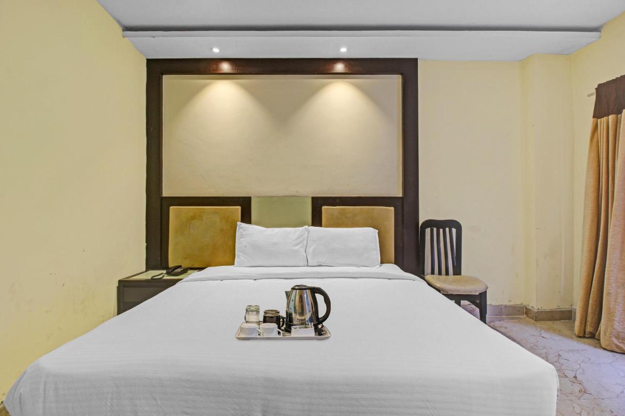 Oyo Townhouse 707 Grand Krishna Hotel Hyderabad Bagian luar foto