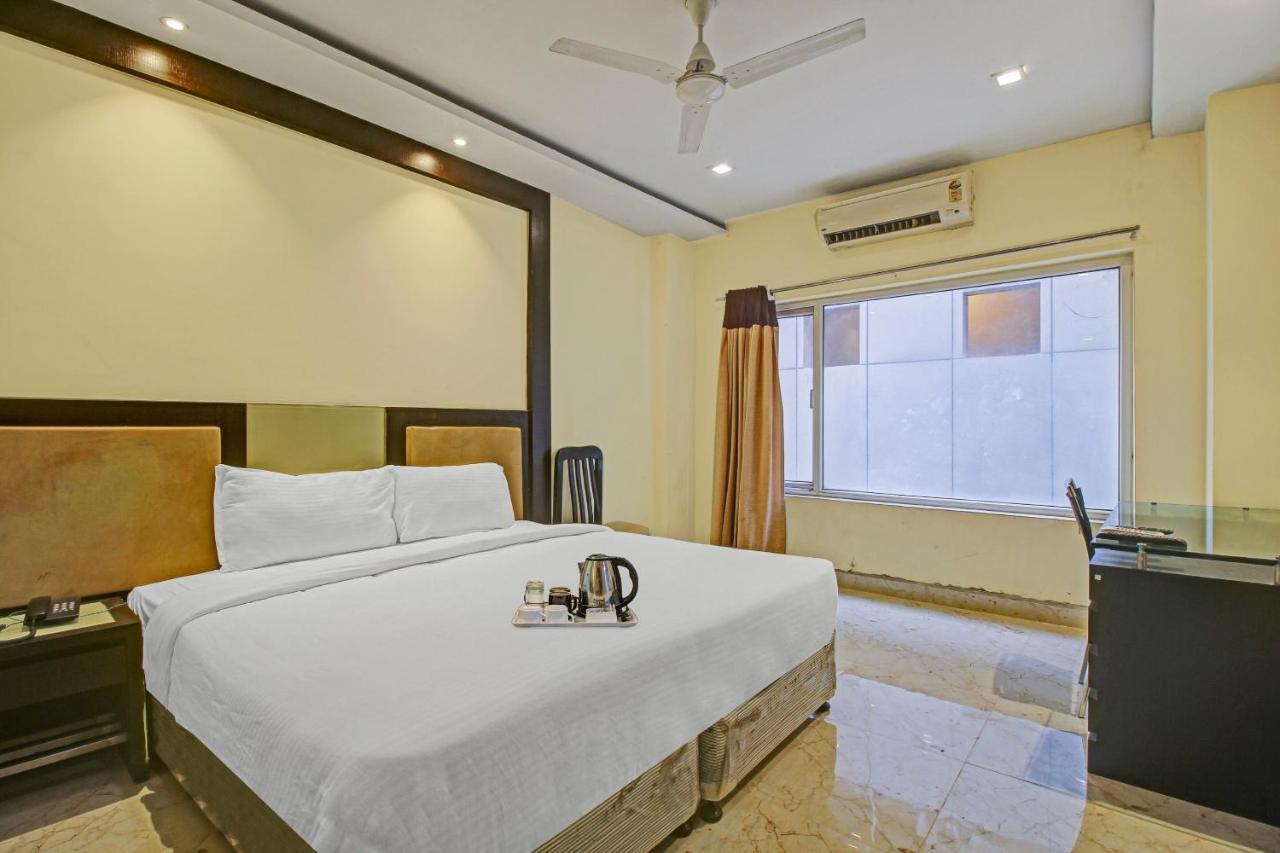 Oyo Townhouse 707 Grand Krishna Hotel Hyderabad Bagian luar foto
