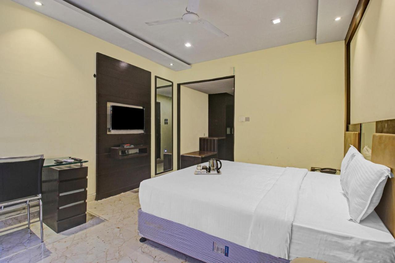 Oyo Townhouse 707 Grand Krishna Hotel Hyderabad Bagian luar foto