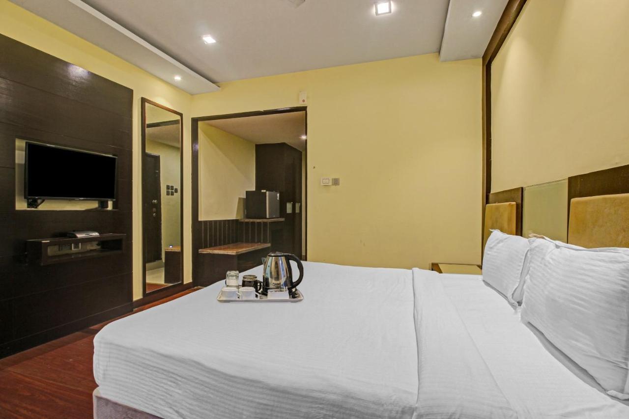 Oyo Townhouse 707 Grand Krishna Hotel Hyderabad Bagian luar foto
