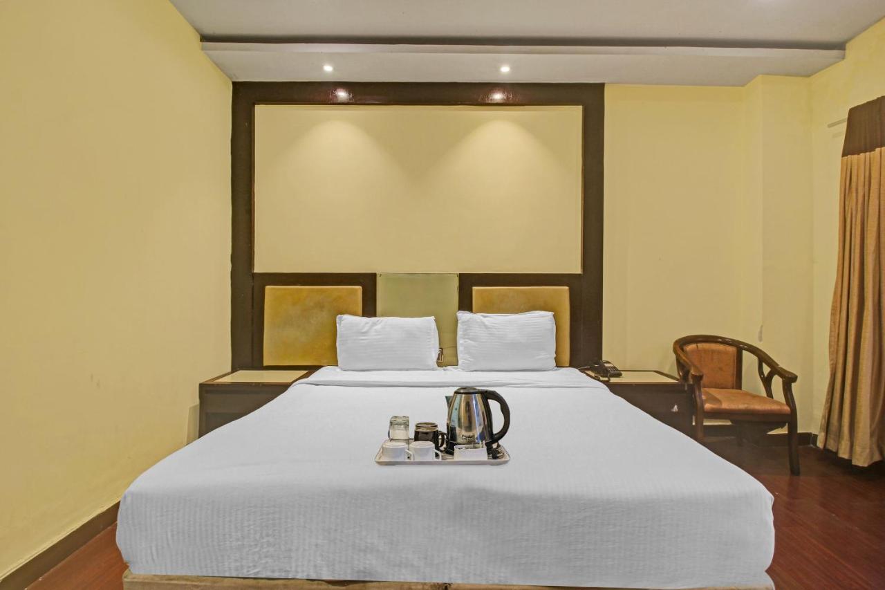 Oyo Townhouse 707 Grand Krishna Hotel Hyderabad Bagian luar foto