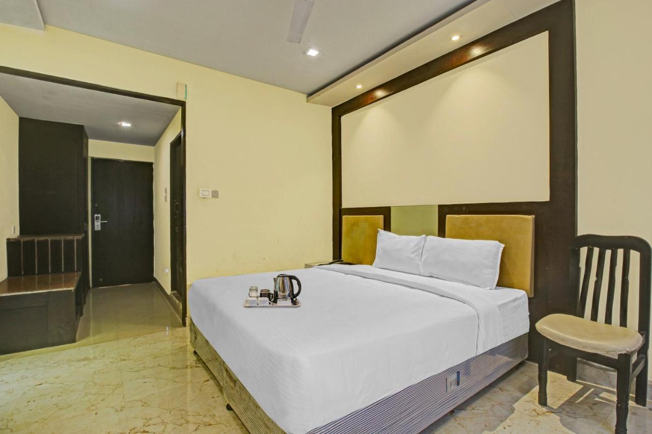 Oyo Townhouse 707 Grand Krishna Hotel Hyderabad Bagian luar foto