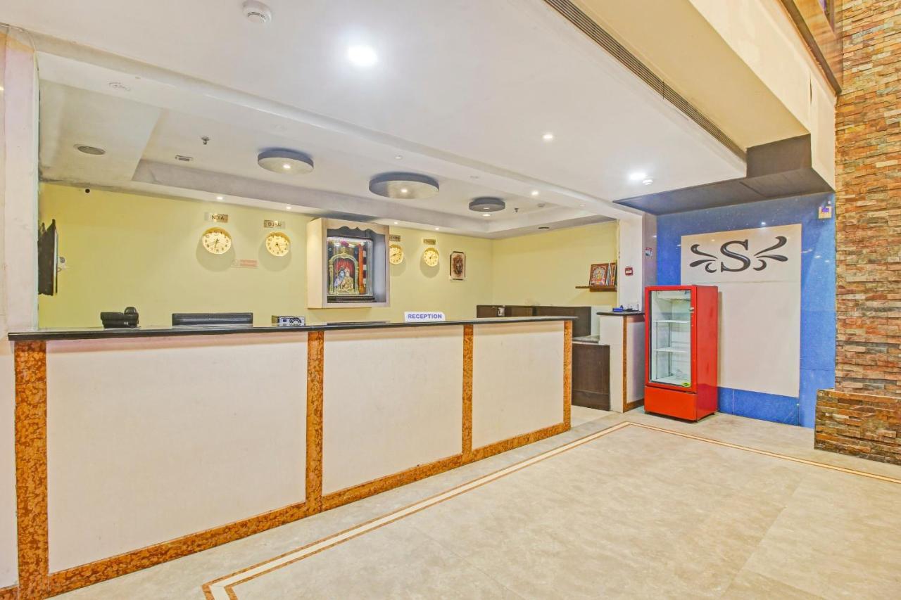 Oyo Townhouse 707 Grand Krishna Hotel Hyderabad Bagian luar foto