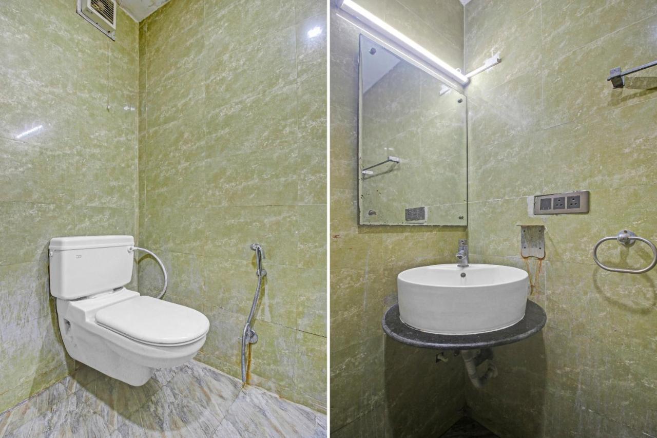 Oyo Townhouse 707 Grand Krishna Hotel Hyderabad Bagian luar foto