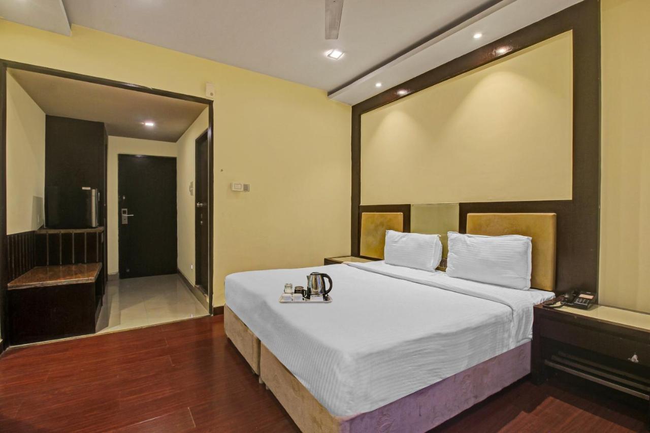 Oyo Townhouse 707 Grand Krishna Hotel Hyderabad Bagian luar foto