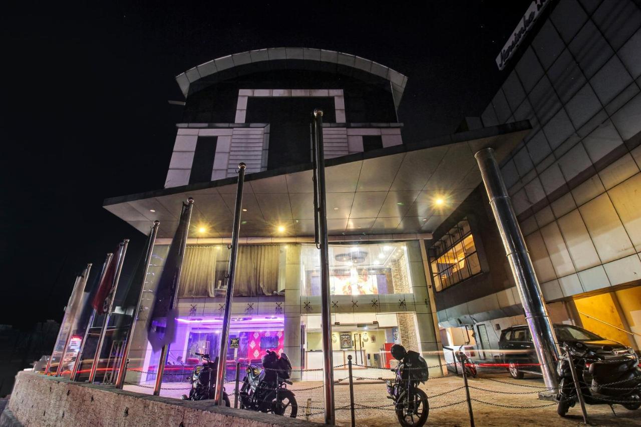 Oyo Townhouse 707 Grand Krishna Hotel Hyderabad Bagian luar foto